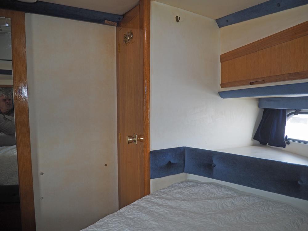 Cabin en avant, H&eacute;bergements